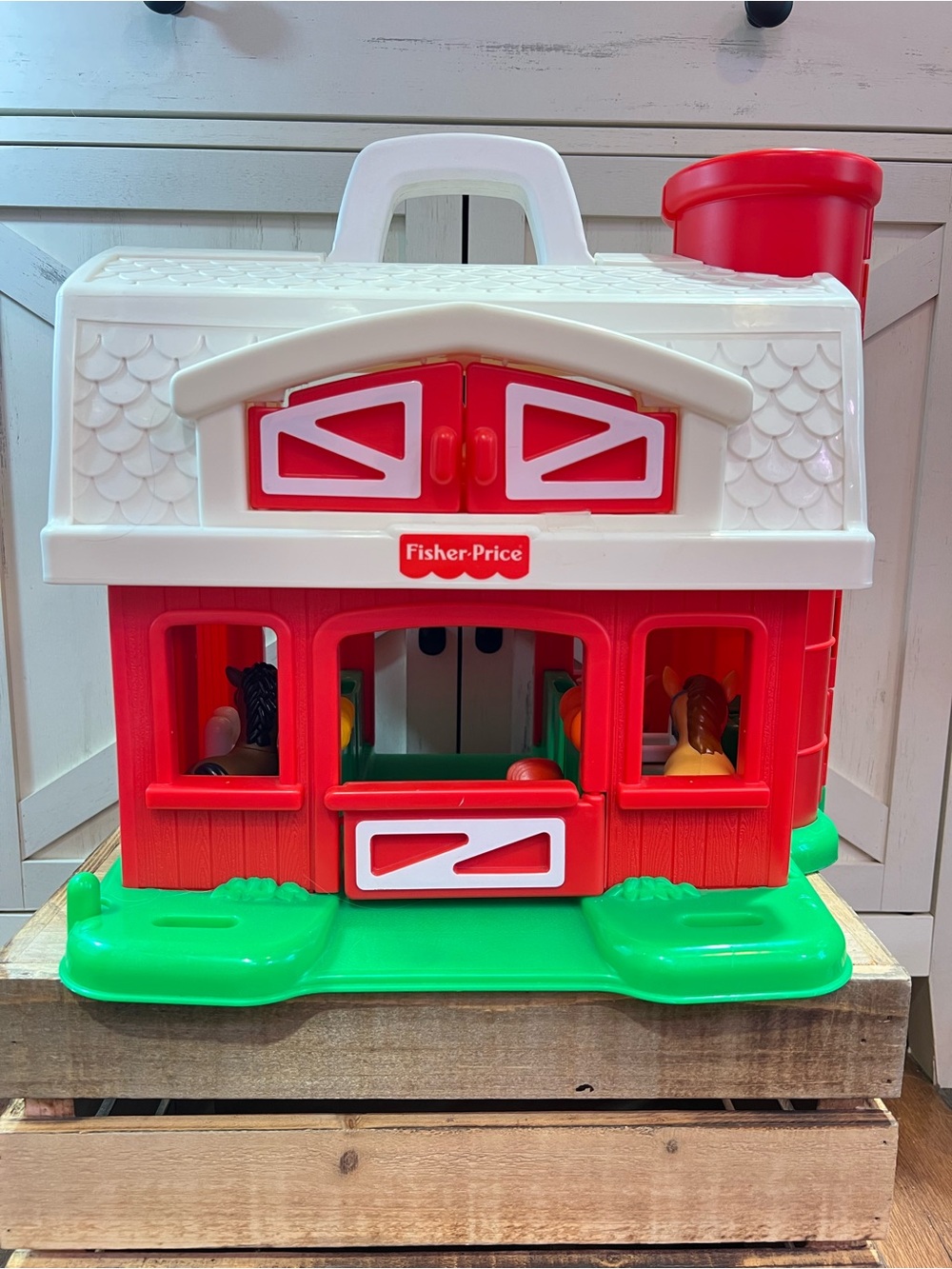 VINTAGE RARE 1995 Fisher Price Little People Farm Model #2590 Barn w/ 7 Figures